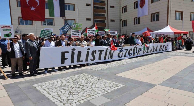 Öğrenciler İsraili protesto etti