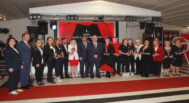 Ordunun mesleklerinde ilk olan kadınları ödüllendirildi