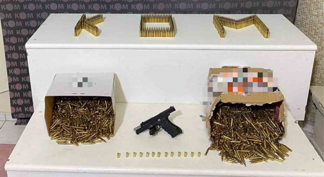 OSBdeki iş yerine operasyon: Yüzlerce uzun namlulu silah fişeği ele geçirildi