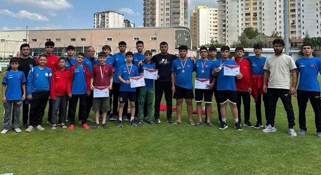 Osmaniye Güreş Ekibi Türkiye Şampiyonası'nda Büyük Başarı Gösterdi