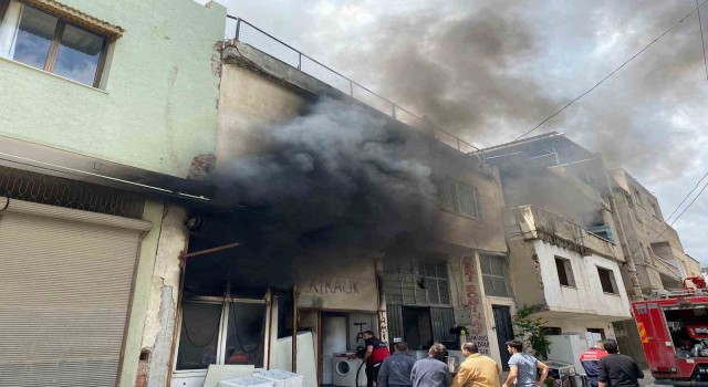 Osmaniyede beyaz eşya tamiri yapan işletmede yangın çıktı