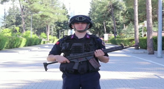 Osmaniyede jandarmadan duygusal anneler günü klibi