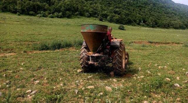 Osmaniye'de Meralar Gübreleniyor, Ot Verimi Artıyor