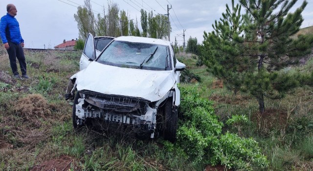 Otomobil şarampole uçtu: 1i bebek 6 kişi yaralandı