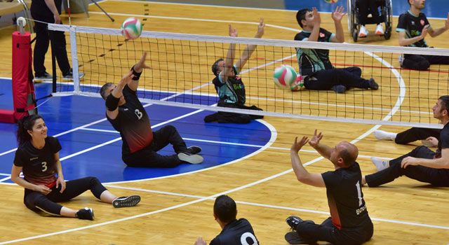 Oturarak Voleybol Heyecanı Osmaniye'de