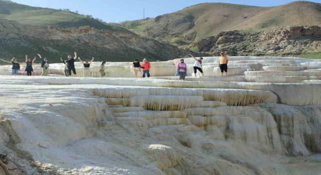 Pamukkale değil Başkale travertenleri