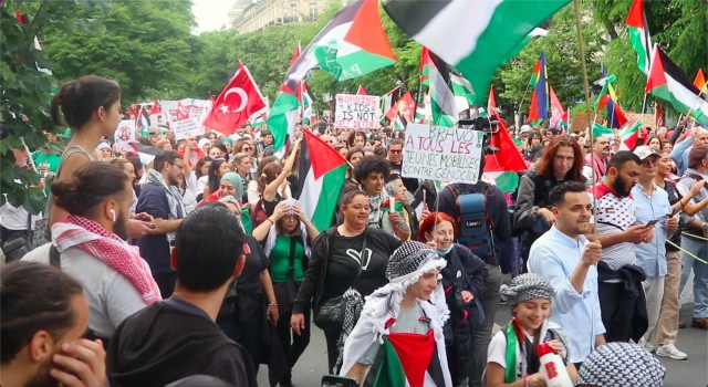 Paris'te Filistin'e destek İsrail'e tepki: “Masum çocukları öldürmekten vazgeçin”