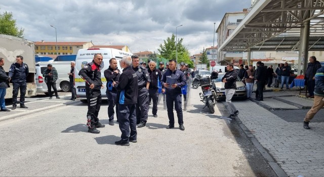 Pazarcılar arasında kız alıp verme meselesinden dolayı kavga: 1i silahla, 4 yaralı