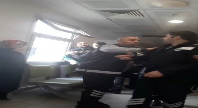 Pendikte hastanede sıra kavgası: Güvenlik görevlisine hakaretler savurdu