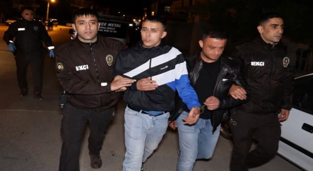 Polisin kovalamacasıyla uyuşturucu maddeyle yakalanan 3 şahıs serbest