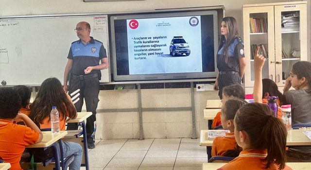 Polislerden İlkokul Öğrencilerine Güvenlik ve Trafik Eğitimi