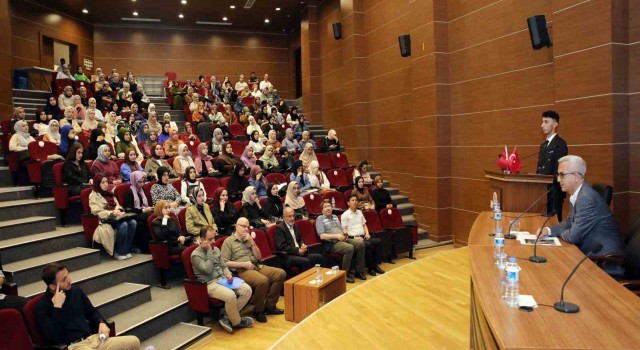Prof. Dr. Aslandan Hz. Peygamberin örnekliği konferansı