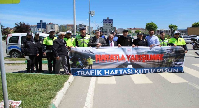 Protokolden sürücülere broşür: Hayatla Yarışılmaz