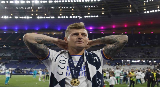 Real Madridin Alman yıldızı Toni Kroos, futbolu bırakacağını açıkladı