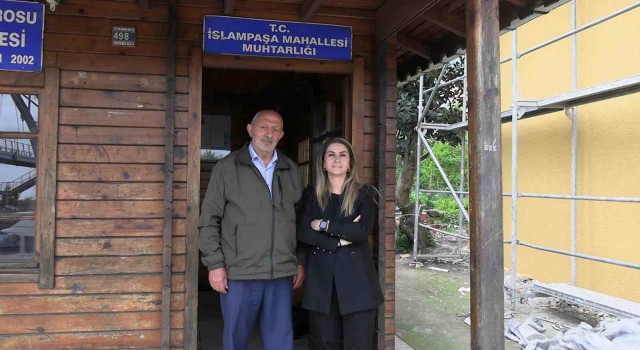 Rize merkezin ilk kadın muhtarı mazbatasını aldı