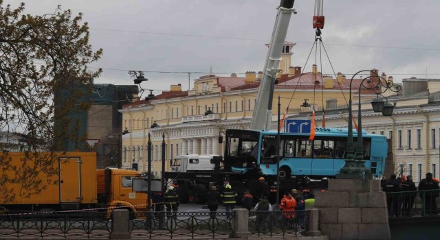 Rusyada nehre uçan otobüste 7 kişi öldü