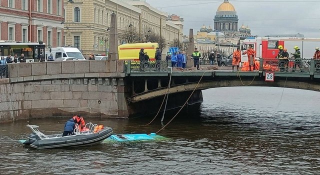 Rusyada yolcu otobüsü nehre uçtu: 4 ölü
