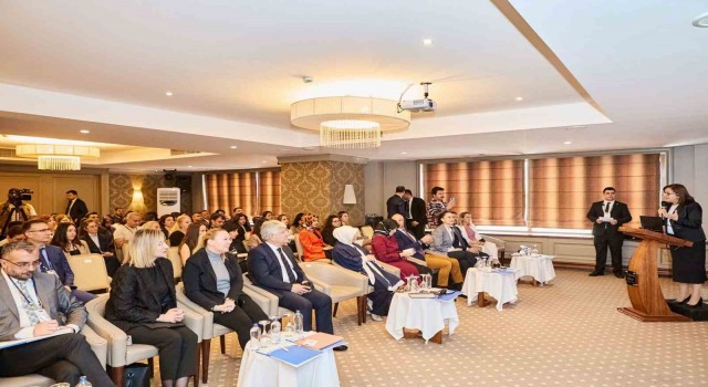 Şahin, Koruyucu Aile Hizmeti Eğitim Çalıştayına katıldı