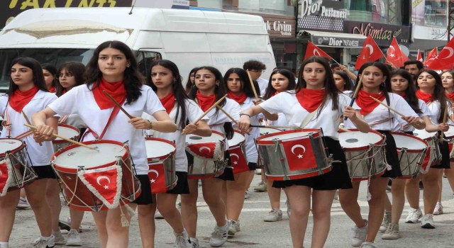 Samandağda coşkulu gençlik yürüyüşü