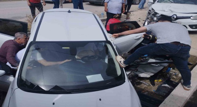 Samandağda trafik kazası: 4 yaralaı