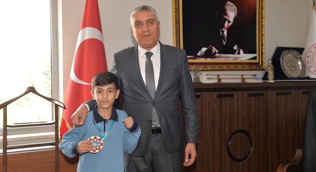 Şampiyon Öğrenciden İl Milli Eğitim Müdürü’ne Ziyaret