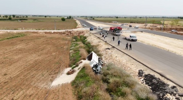Şanlıurfada kum kamyonu traktör ile çarpıştı: 1i ağır 3 yaralı