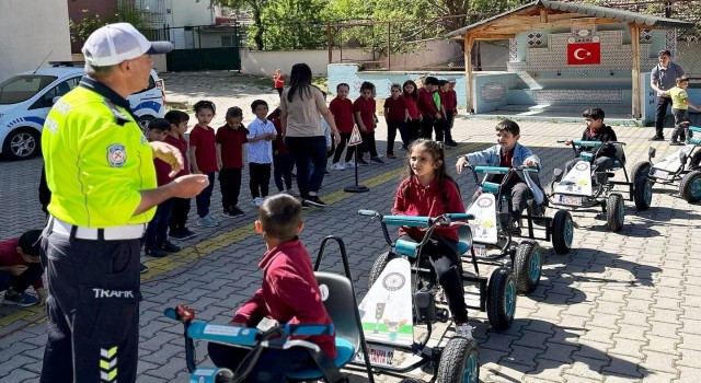 Şaphanede öğrencilere trafik eğitimi