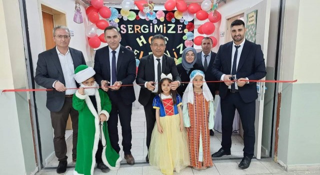 Şehit Hamit Şahin İlkokulunun eTwinning projeleri için hazırladığı serginin açılışı yapıldı