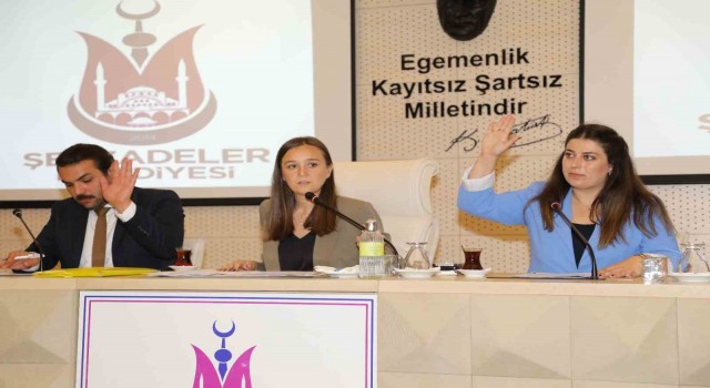 Şehzadeler Belediye meclisi Başkan Durbaya borçlanma yetkisi verdi