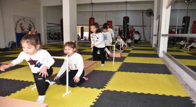 Şehzadeler Belediyesinden çocuklara cimnastik kursu