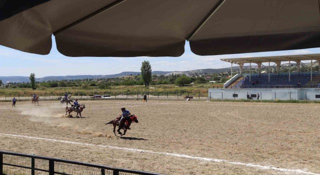 Selendide atlı cirit müsabakaları başladı