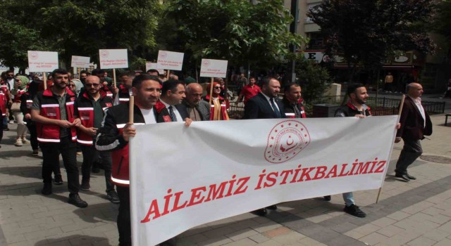 Siirtte Ailemiz İstikbalimiz temalı kortej yürüyüşü gerçekleşti