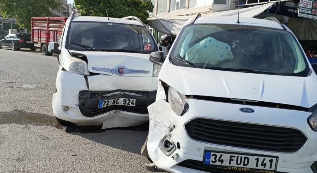 Siirtte maddi hasarlı trafik kazası