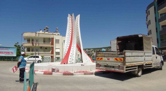 Silifkede Ay Yıldız anıtının sökülmesi tepkilere neden oldu
