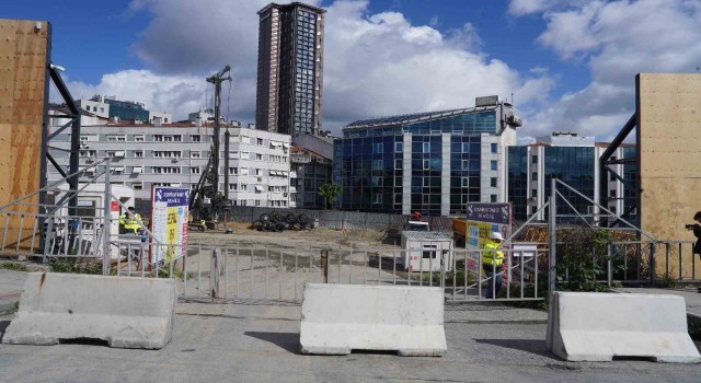 Şişlideki gökdelen inşaatına beton bariyer