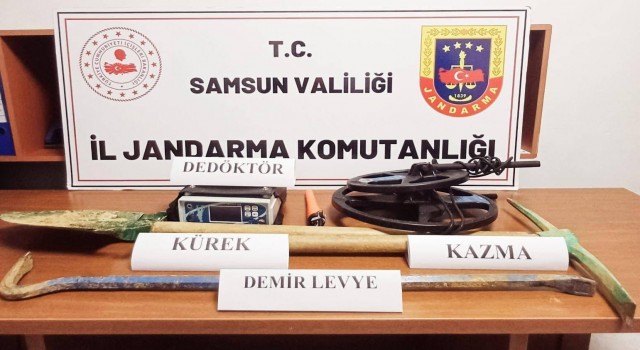 Sit alanında kaçak kazı yapan 5 kişi yakalandı