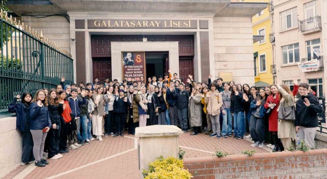 Sultangazili öğrenciler İstanbulun en güzel liselerini geziyor