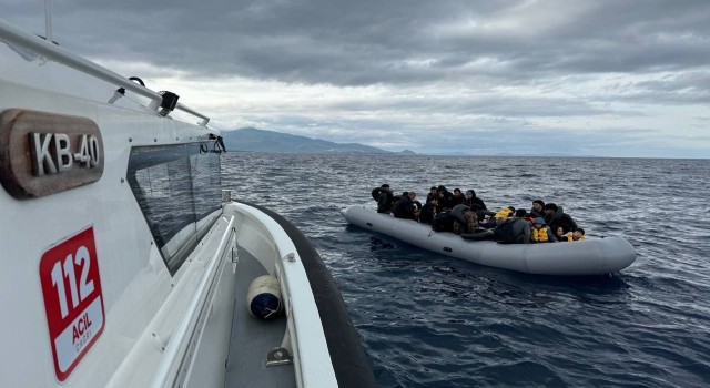 Sürüklenen lastik bottaki 22si çocuk 47 göçmen kurtarıldı