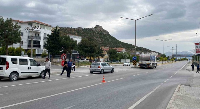 Süt kamyonuna çarpan otomobildeki 1 kişi yaralandı