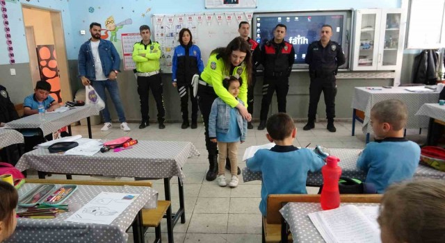 Tatvanda polis ekipleri 1 yılda 4 bin 250 öğrenciye polislik mesleğini tanıttı