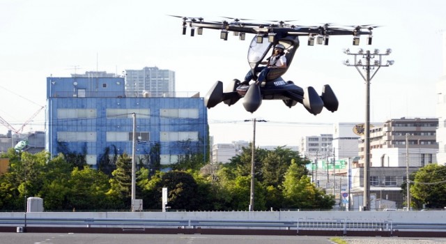 Tek kişilik uçan araba HEXAdan Japonyada gösteri uçuşu