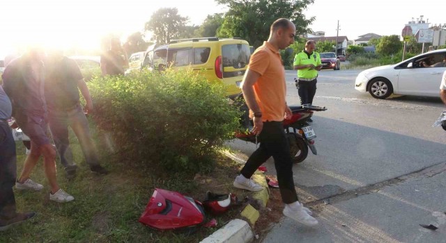 Ticari taksi ile motosiklet çarpıştı: 1 yaralı