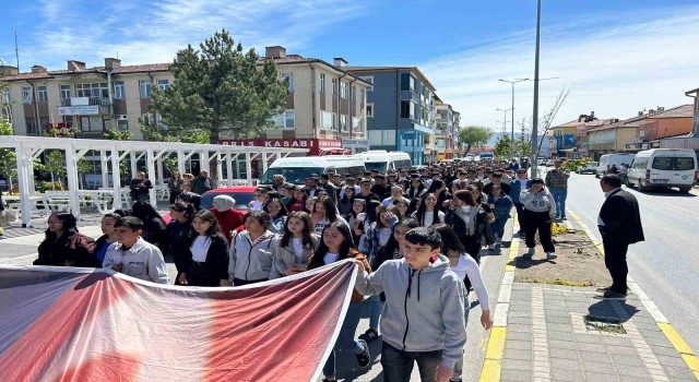 Tomarzada, coşkulu gençlik yürüyüşü