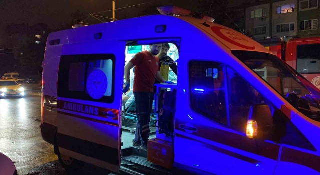 Trafik ışıklarında 2 otomobil çarpıştı: 1 yaralı