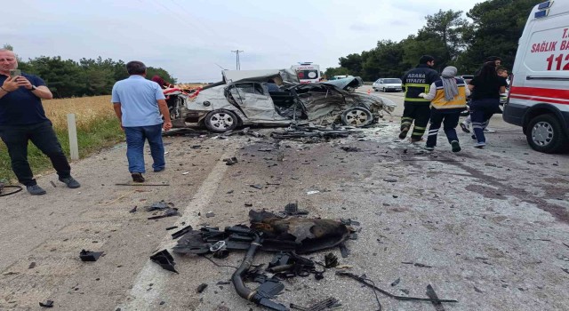 Trafik kazası sonrası ortalık savaş alanına döndü