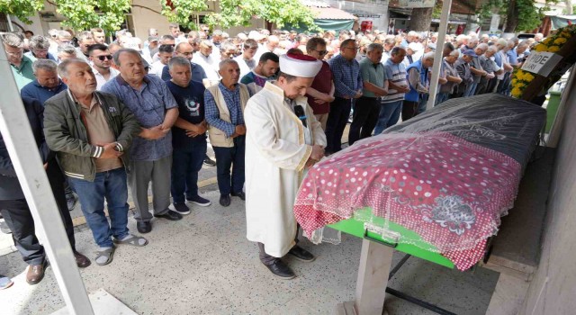 Trafik kazasında ölen genç kızın tabutuna duvak örtüldü