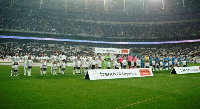 Trendyol Süper Lig: Beşiktaş: 1 - Çaykur Rizespor: 1 (Maç devam ediyor)