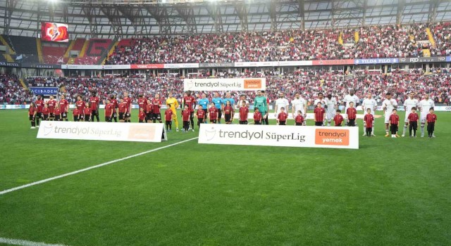 Trendyol Süper Lig: Gaziantep FK: 0 - Fatih Karagümrük: 0 (Maç devam ediyor)