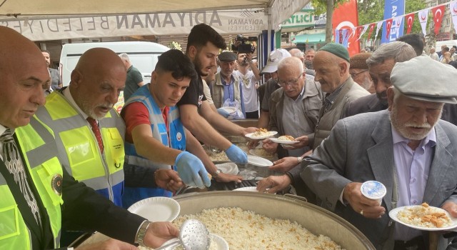 Türkçülük Gününde pilav dağıtıldı