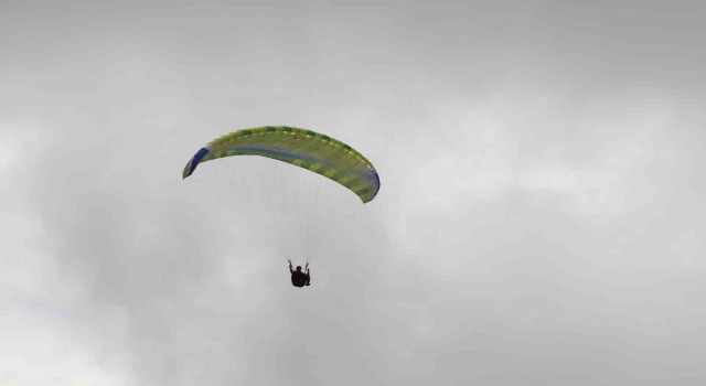 Türkiye Yamaç Paraşütü Ege Bölgesi Hedef Yarışması Uşakta yapıldı